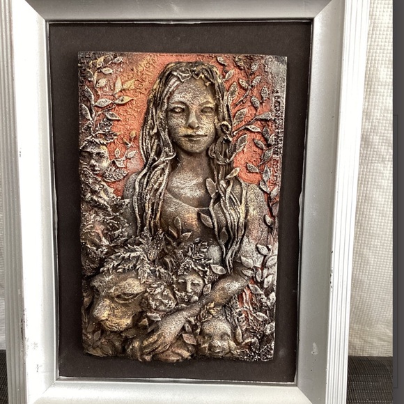 Teresa Moorehouse Is A Cold-cast Bronze Sculptor A Woman And Her Companions